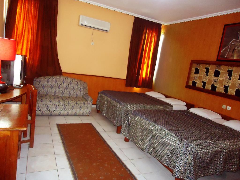 Saffana Hotel Douala Oda fotoğraf